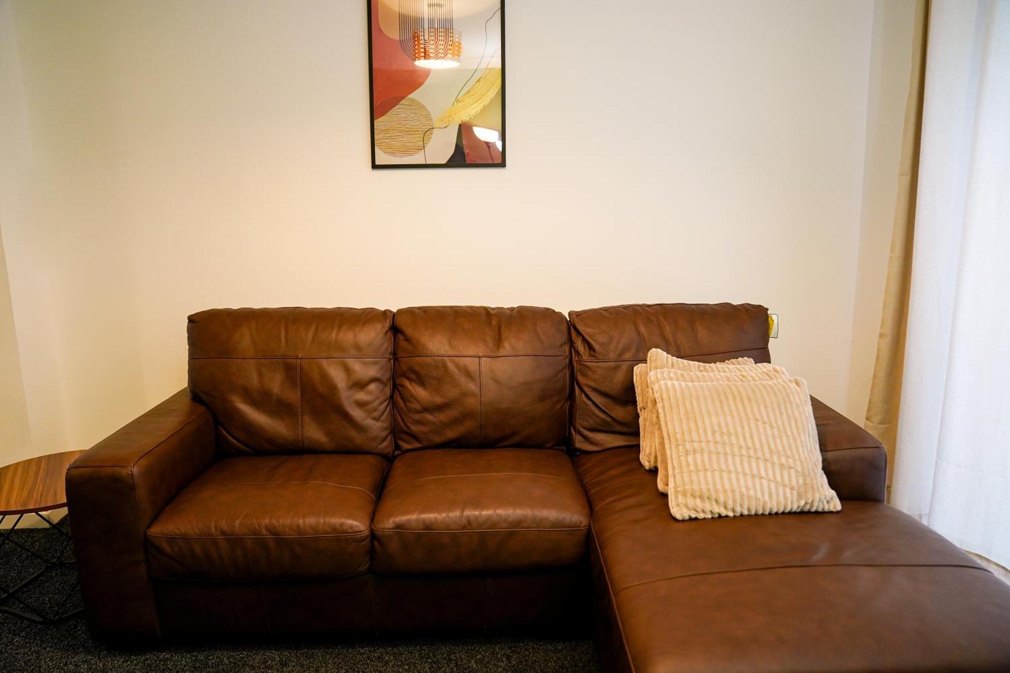 Awesome For Business Contractors And Suitable For Families With Free Parking 14mins From Nec Holiday home Coventry